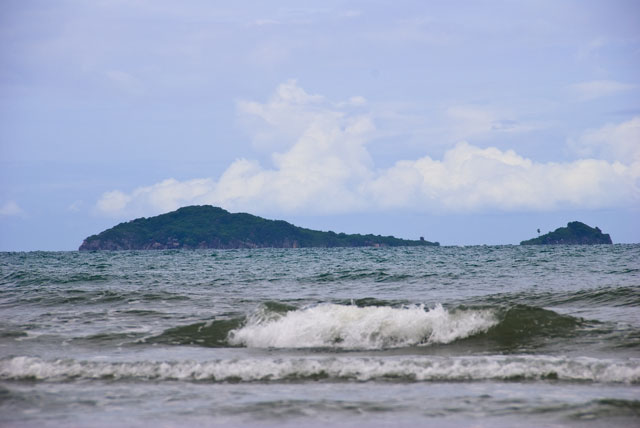 Пляж Ванакорн (Hat Wanakorn), Море и пляжи