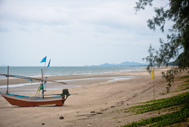 Пляж Ванакорн (Hat Wanakorn), Море и пляжи