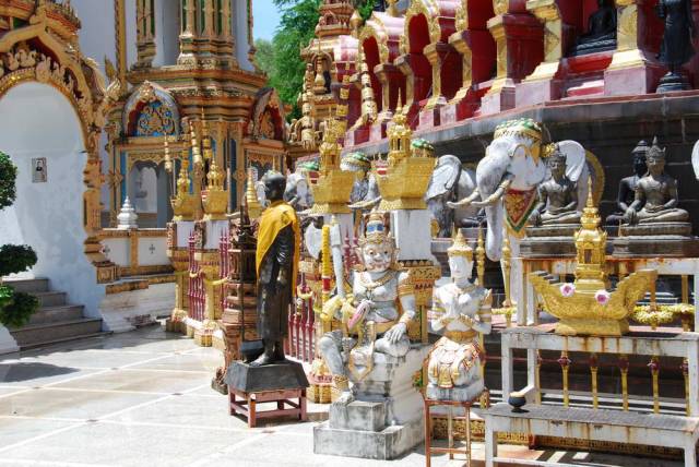 Wat Phra That Suthon Mongkhon Khiri 51, Путешествие на север Таиланда