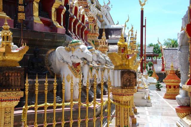 Wat Phra That Suthon Mongkhon Khiri 53, Путешествие на север Таиланда