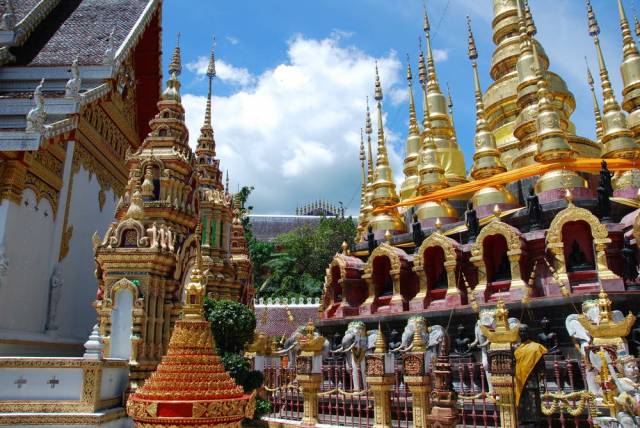 Wat Phra That Suthon Mongkhon Khiri 50, Путешествие на север Таиланда