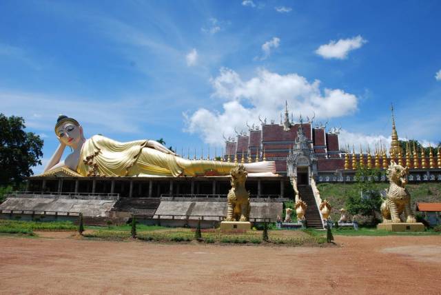 Wat Phra That Suthon Mongkhon Khiri 01, Путешествие на север Таиланда