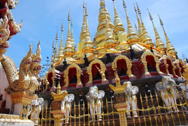 Wat Phra That Suthon Mongkhon Khiri 52, Путешествие на север Таиланда