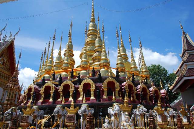 Wat Phra That Suthon Mongkhon Khiri 24, Путешествие на север Таиланда