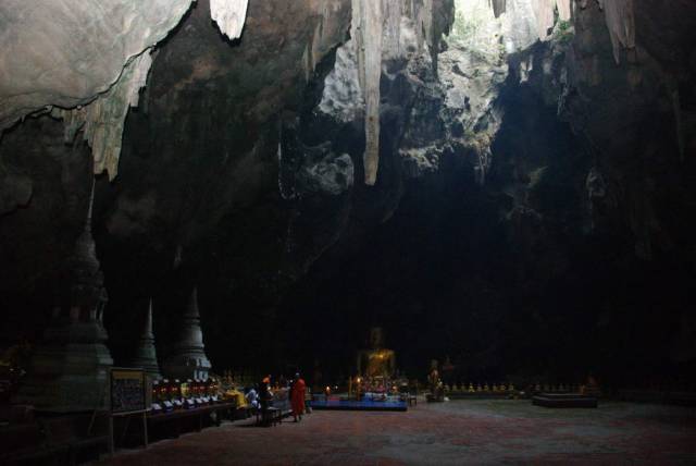 Khao Luang Cave, Petchaburi (14), Храмы