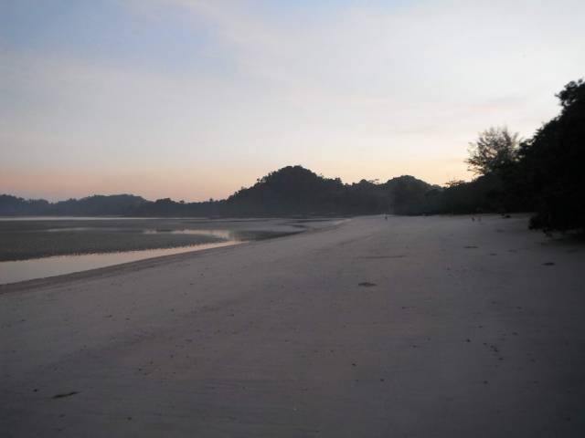 Koh Phayam_Ao Khao Kwai_Sunrise 01, Koh Phayam (остров Пайям, Ранонг)